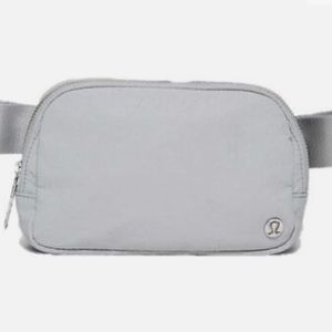 Wear everywhere belt bag silver drop